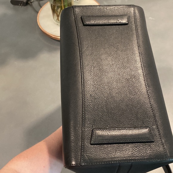 GIVENCHY MEDIUM ANTIGONA LEATHER BAG - Picture 8 of 10